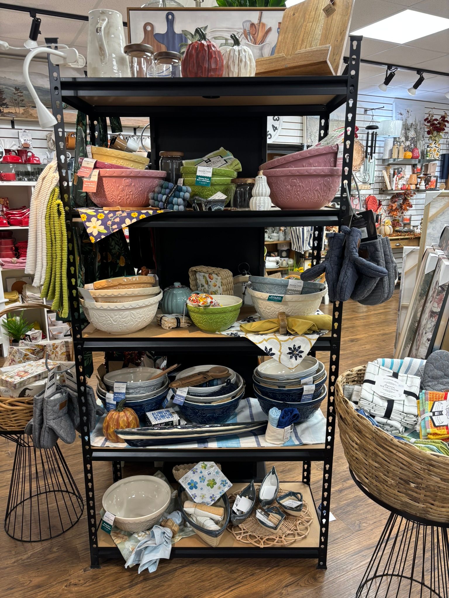 Mixing Bowls & Kitchenware
